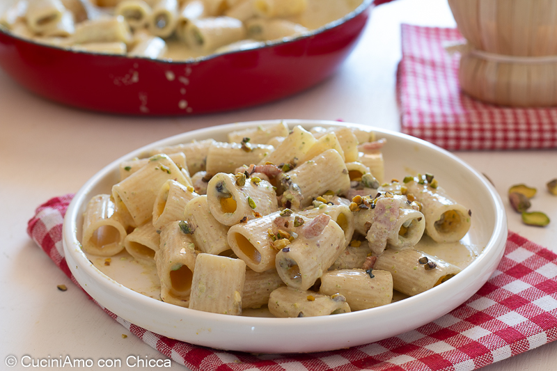 Come fare la pasta con burrata e pistacchi