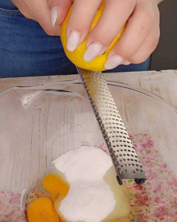 scorza di limone grattugiata