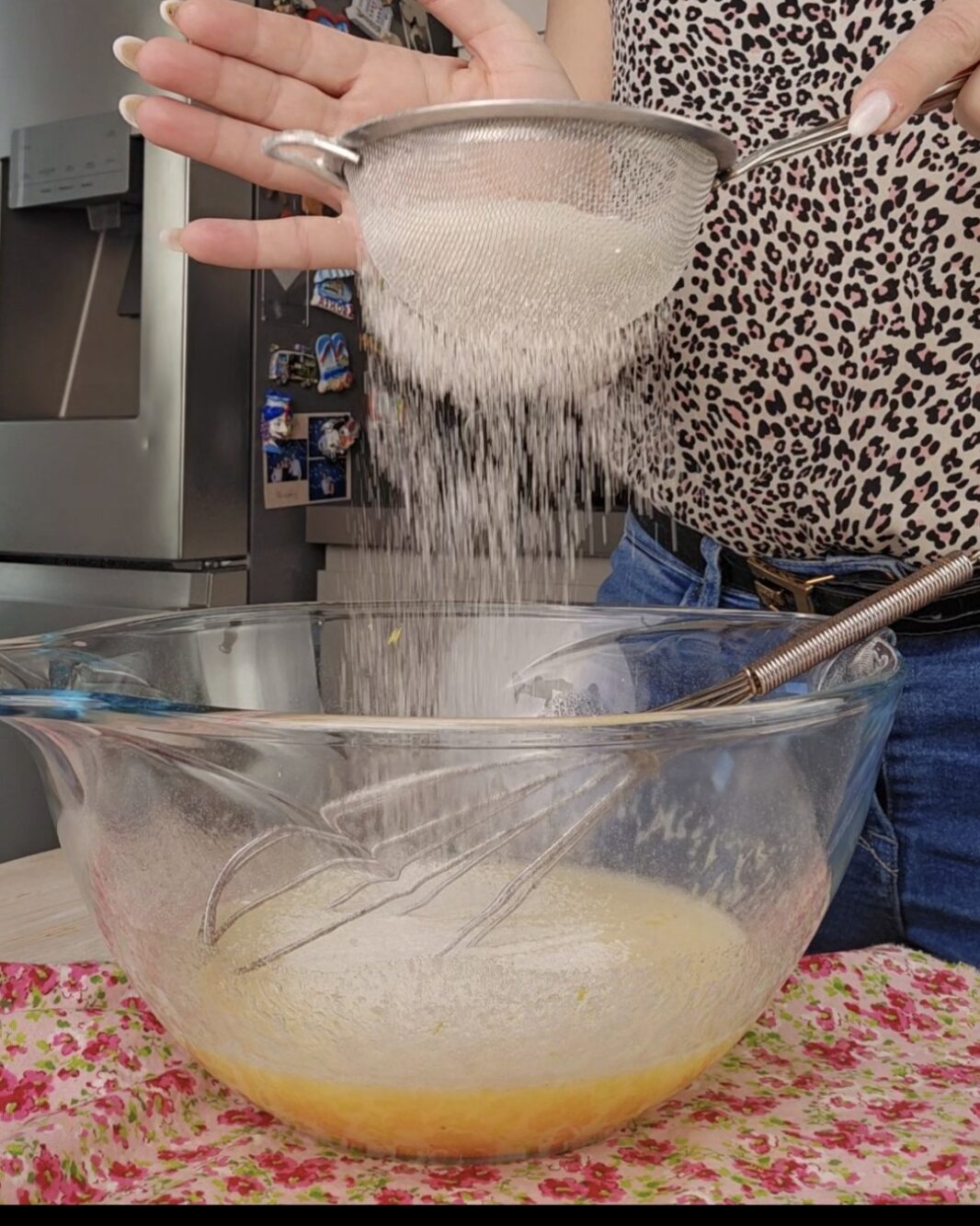 incorporate la farina e il lievito setacciati