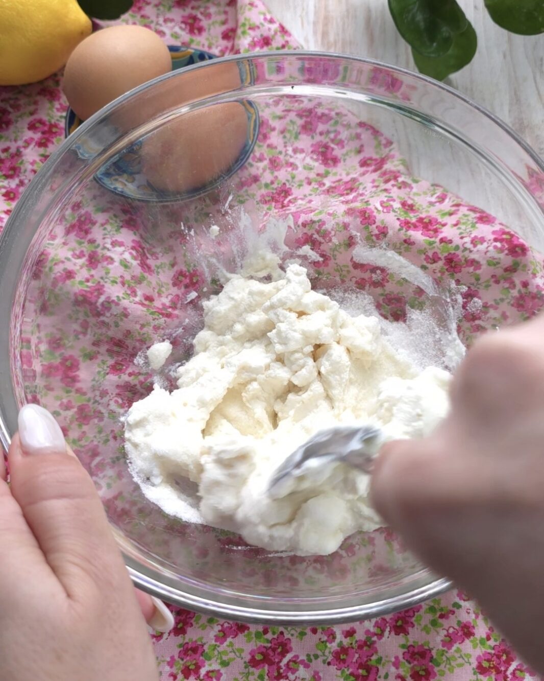 mescolate ricotta e zucchero