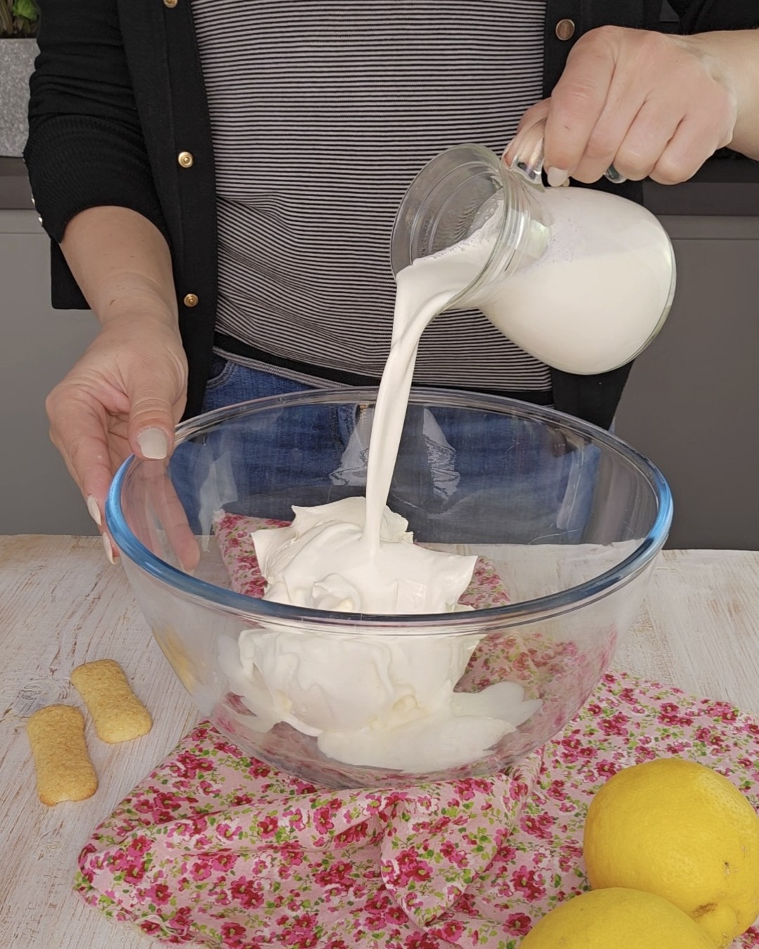mescolate la panna con il mascarpone