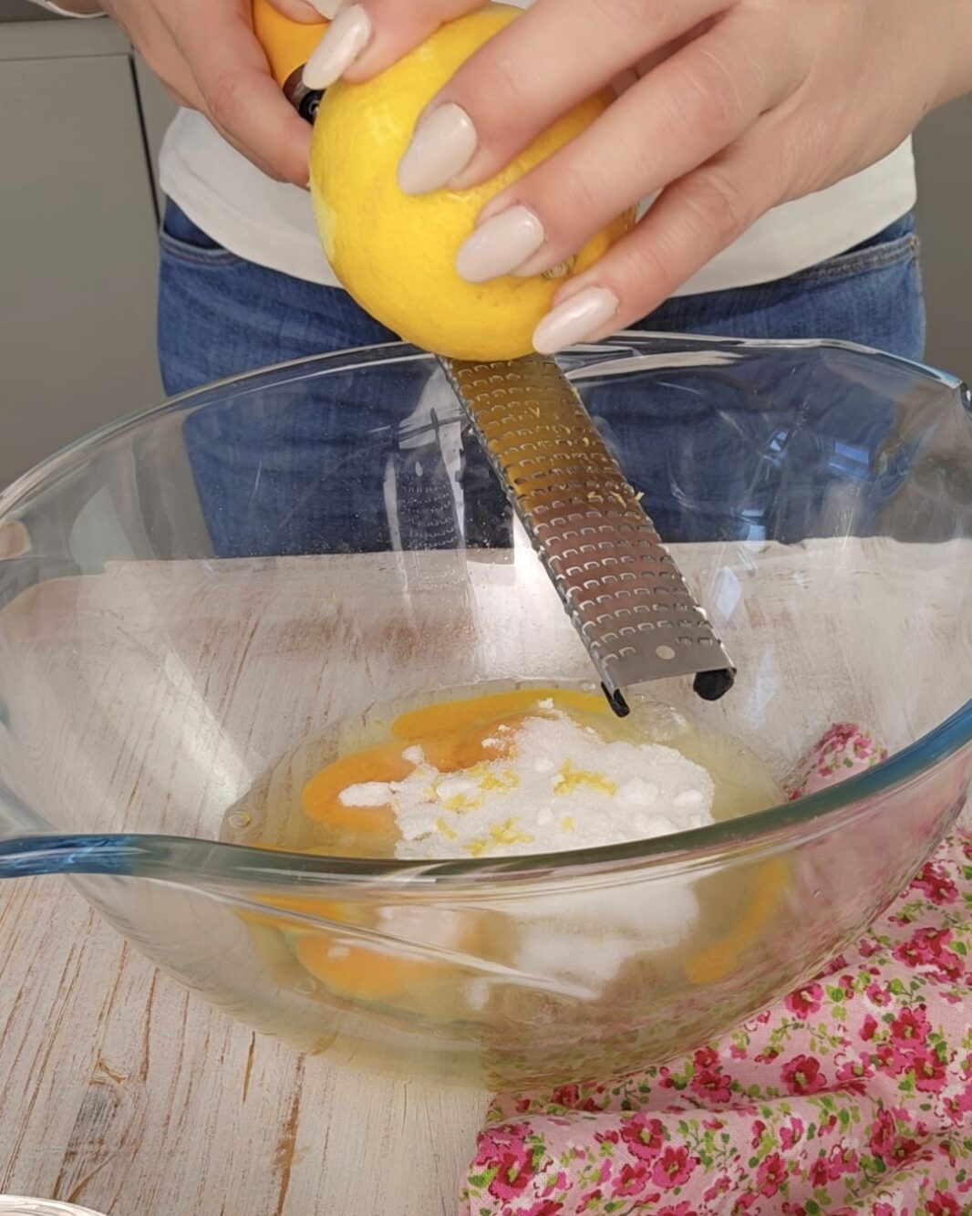 aggiungete la scorza di limone