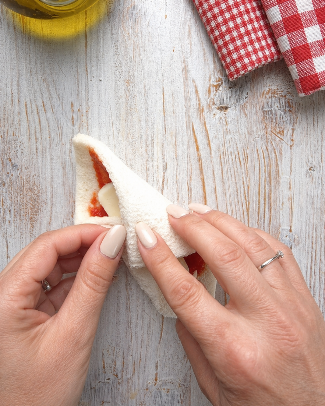 piegate il pane a cannolo
