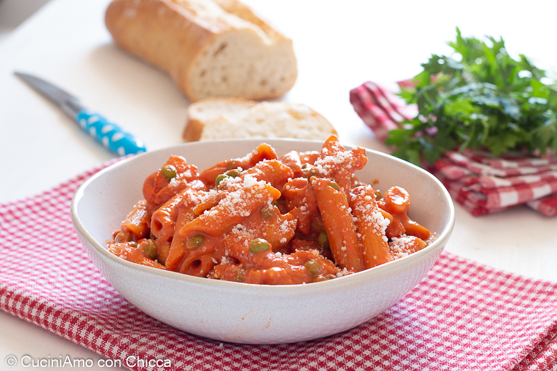 Penne cremose con guanciale e piselli
