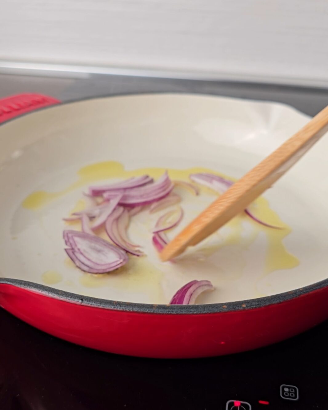 olio e cipolla in padella
