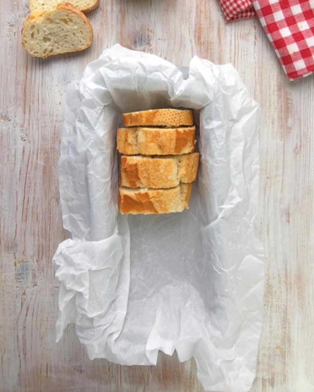 disponete le fette di pane una accanto all'altra