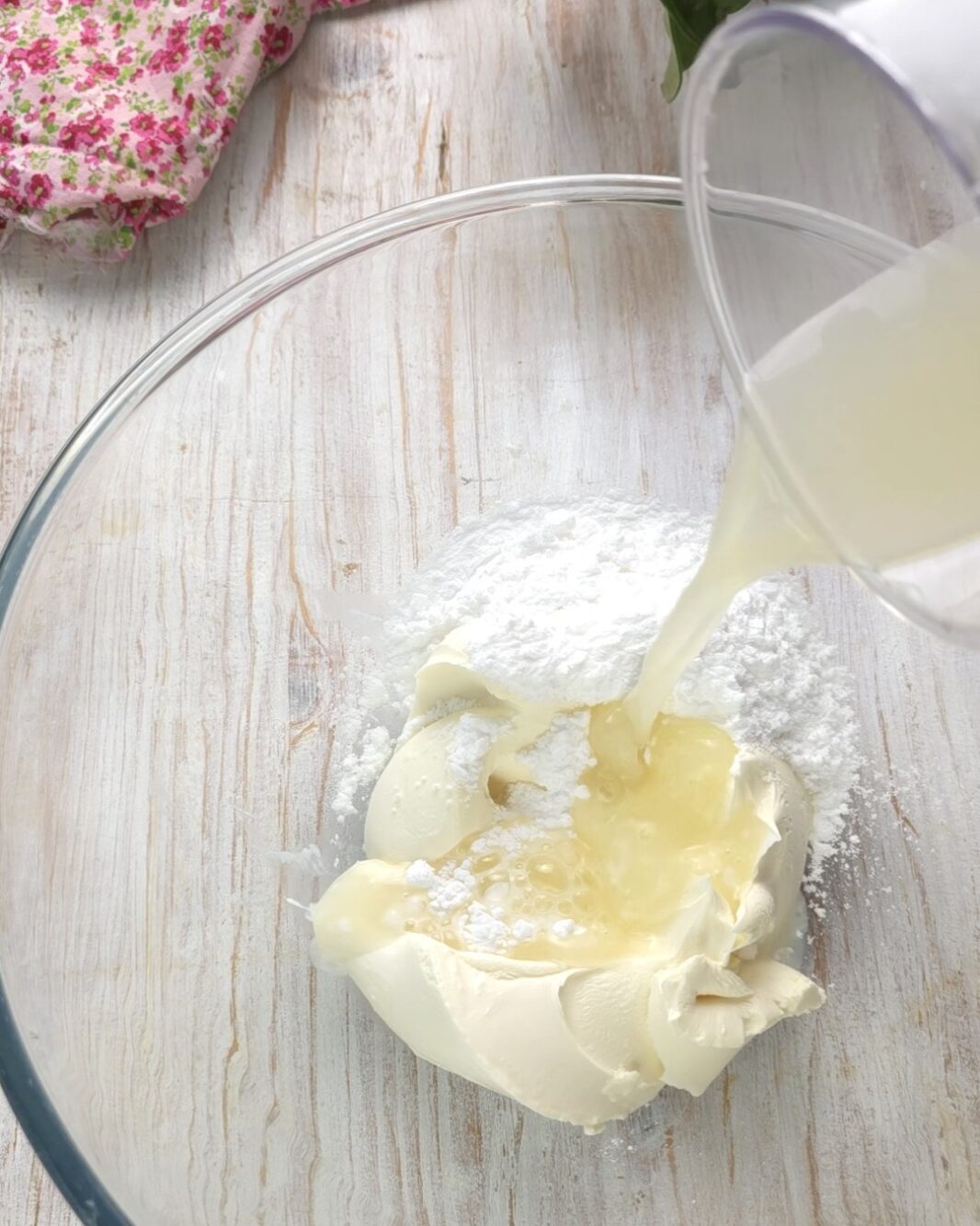 mescolate mascarpone, zucchero e succo