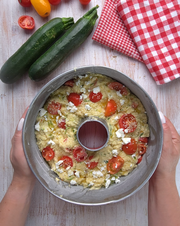 Ciambella con zucchine e pomodorini