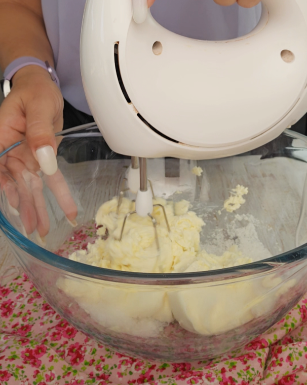 mescolate il mascarpone e lo zucchero