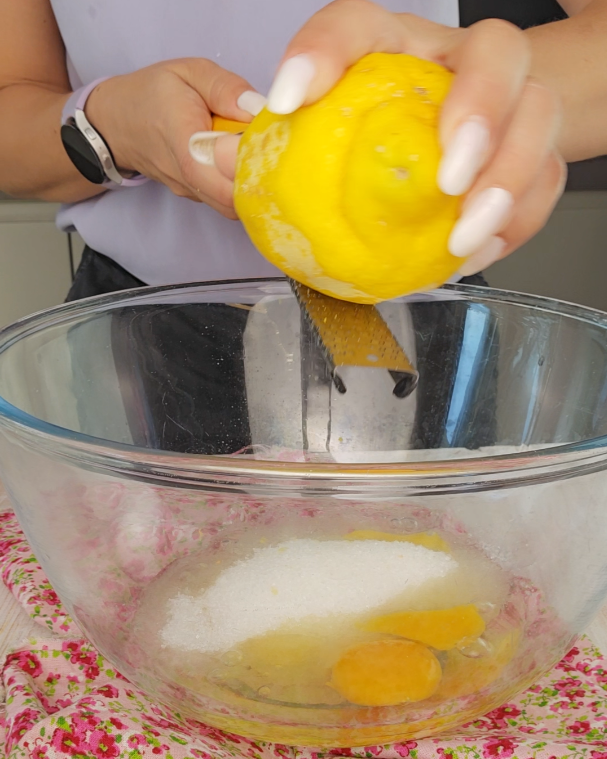 aggiungete la scorza di limone