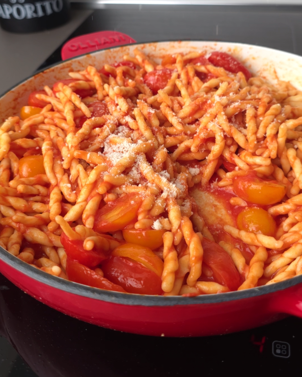 Pasta con pomodorini e mollica