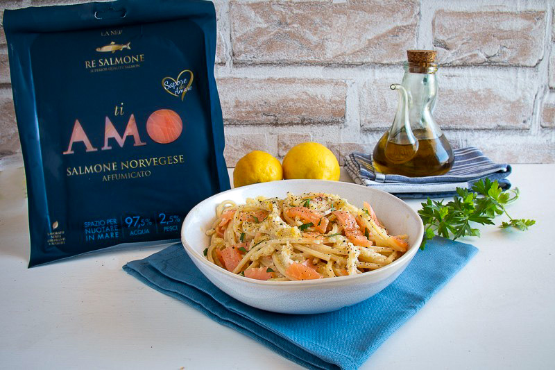 Pasta al pesto di limone e salmone