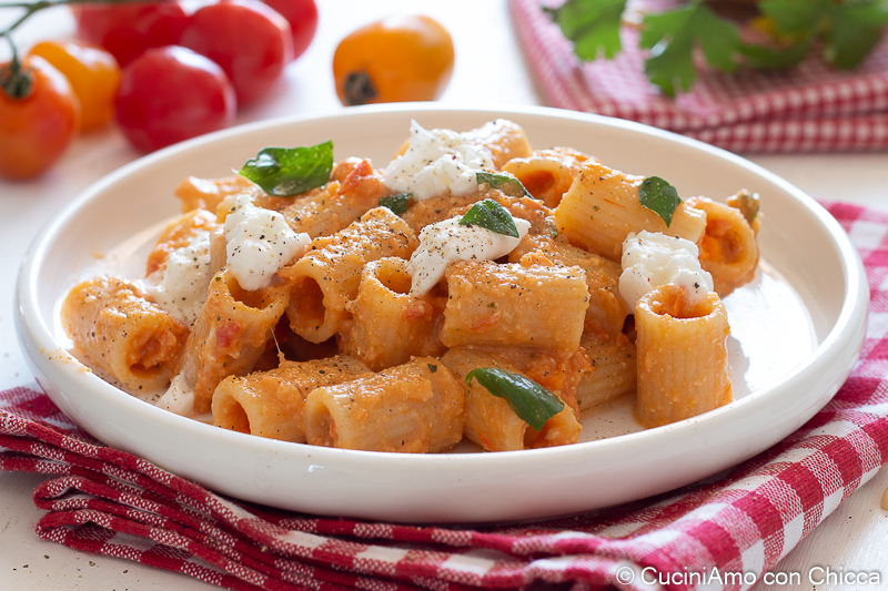 Pasta con pomodorini e burrata