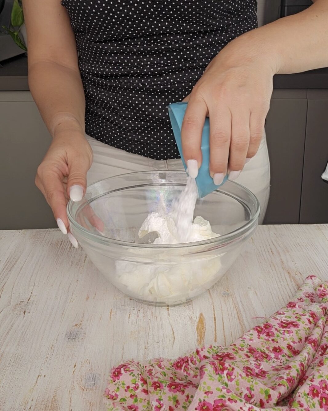 mescolate il mascarpone con lo zucchero