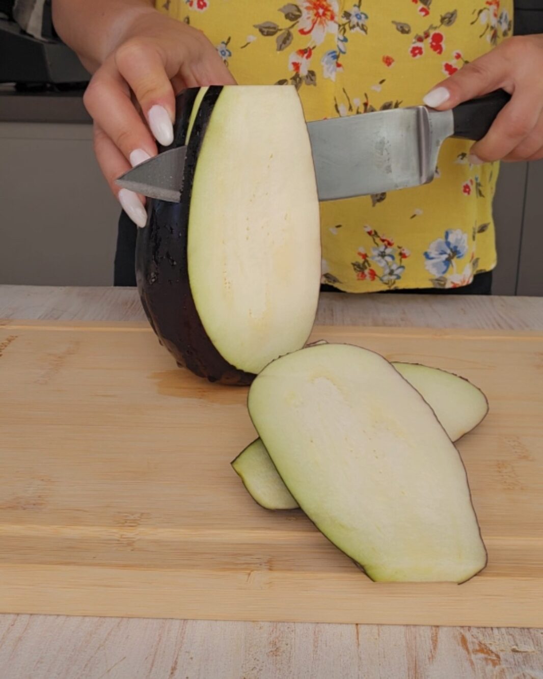 tagliate le melanzane a fette