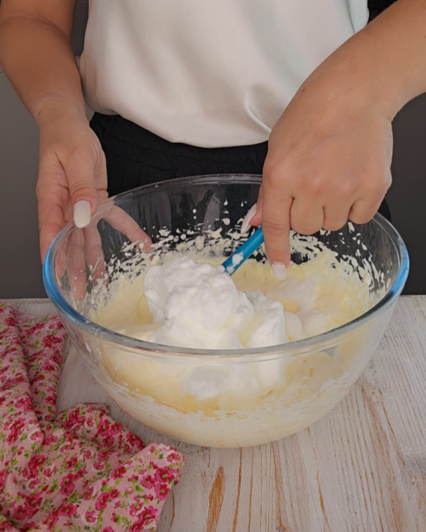 incorporate gli albumi montati a neve fermissima