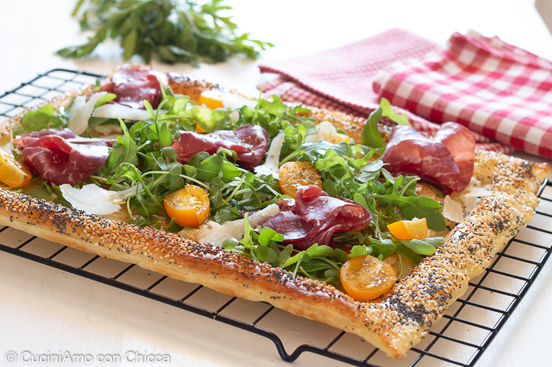 Torta di sfoglia con bresaola rucola e grana