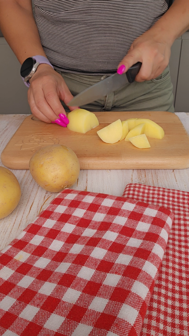 tagliate le patate a cubetti