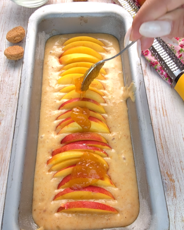 aggiungete le pesche e la marmellata