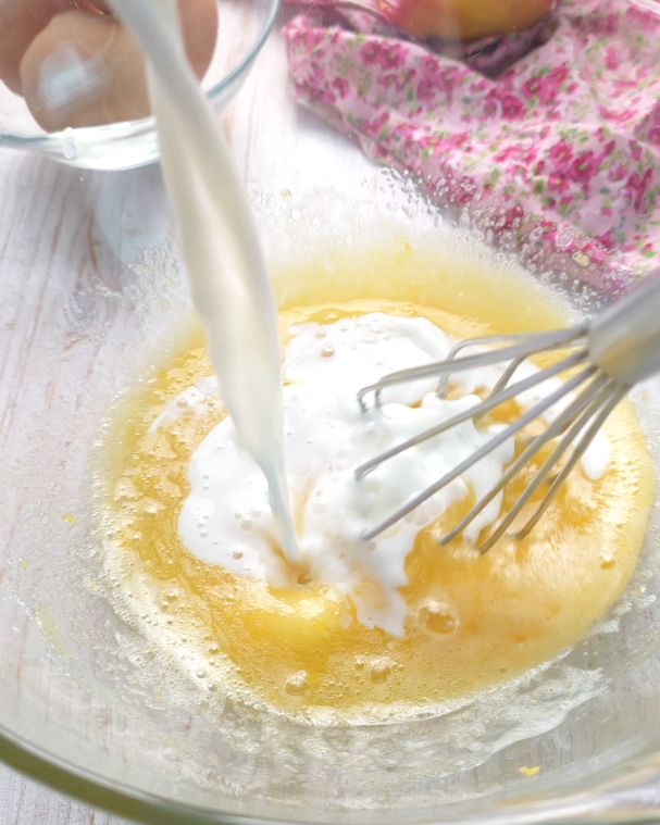 versate latte e olio