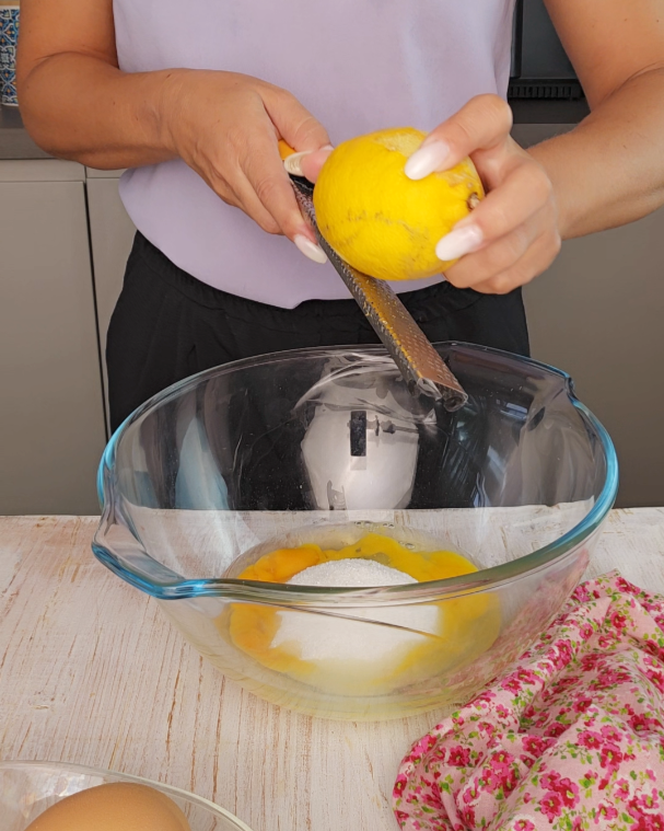 aggiungete la scorza di limone
