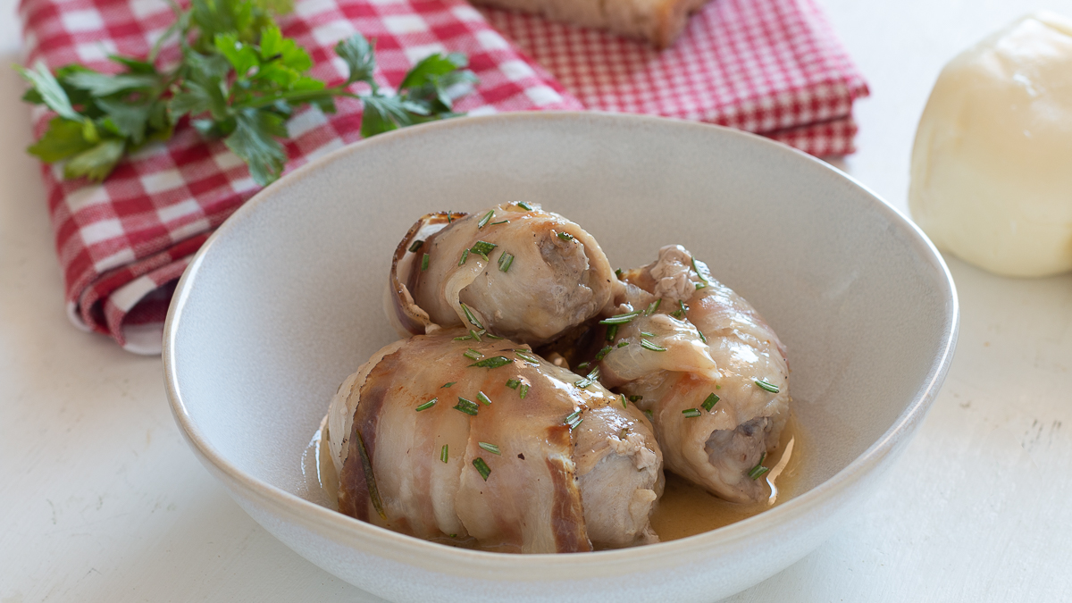 Involtini di pollo in porchetta