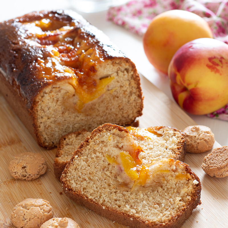 Plumcake pesche e amaretti