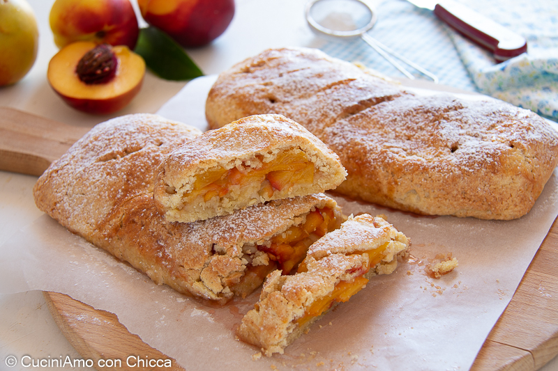 Strudel di pasta frolla alle pesche