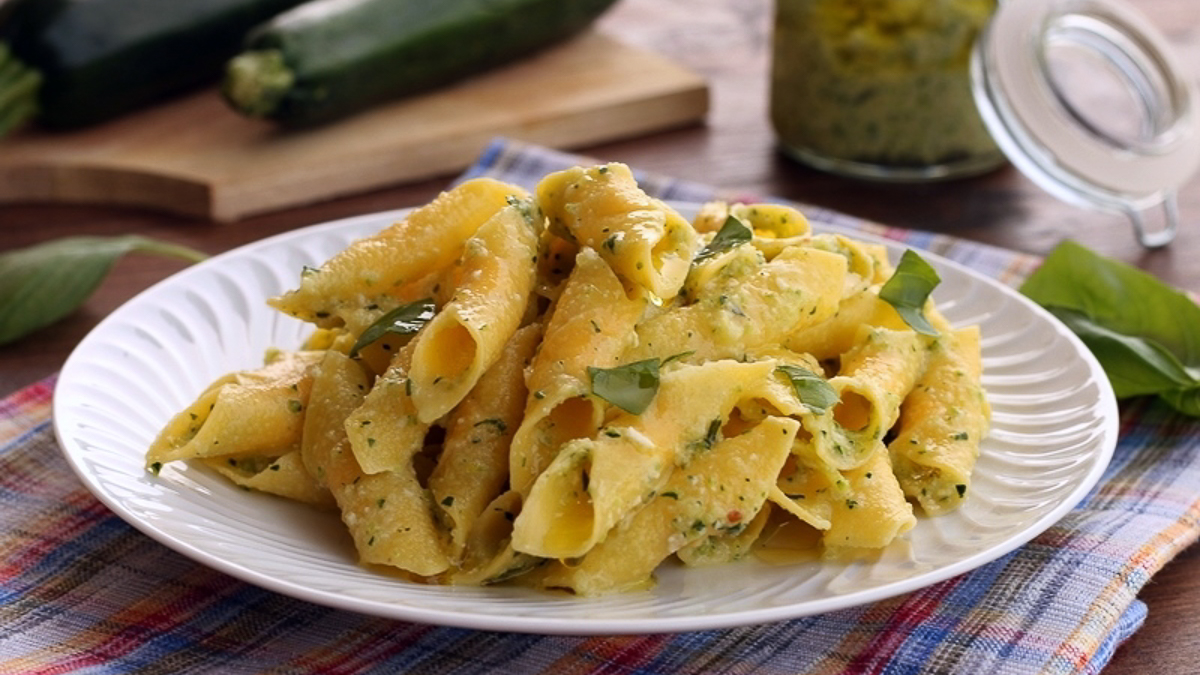 Garganelli con pesto di zucchine