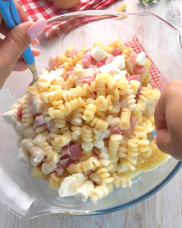 aggiungete i formaggi e mescolate il tutto