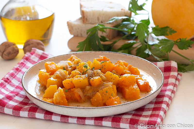 Zucca in padella con cipolla e rosmarino