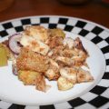Calamari al forno con patate e cipolle