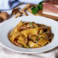 Pappardelle con funghi porcini speck e noci