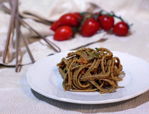 Stroncatura con alici, pomodorini e olive