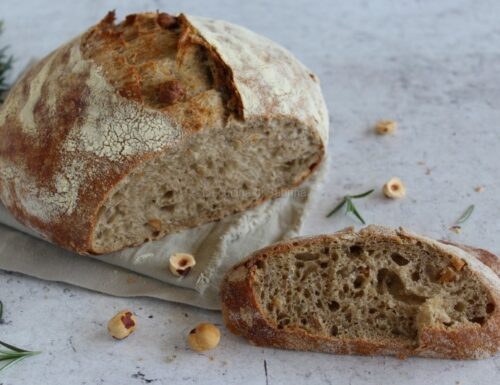 Pane facile nocciole e rosmarino