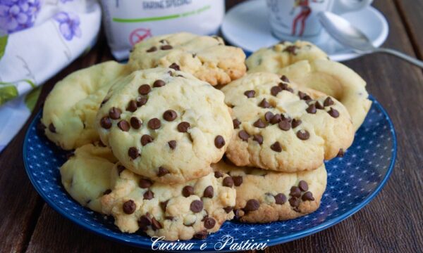 Biscotti senza glutine lattosio con gocce di cioccolato