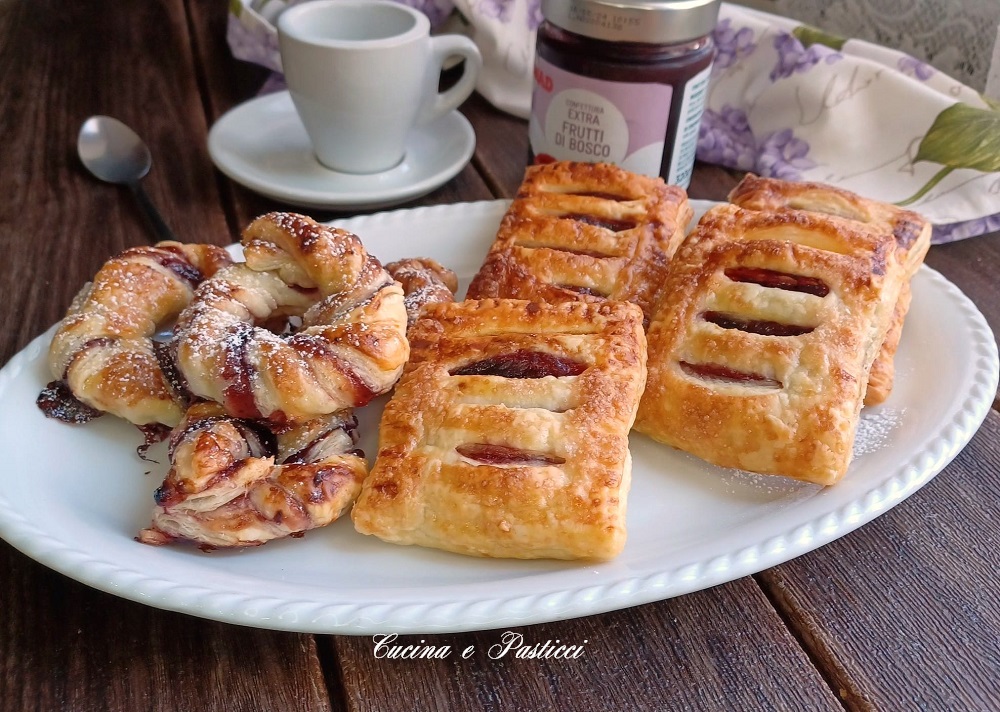 Sfogliatine E Ciambelline Di Pasta Sfoglia Con Marmellata
