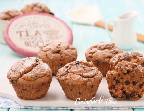 Muffin di biscotti furbi con gocce di cioccolato