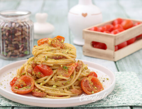 Pasta con pistacchi pomodorini e guanciale