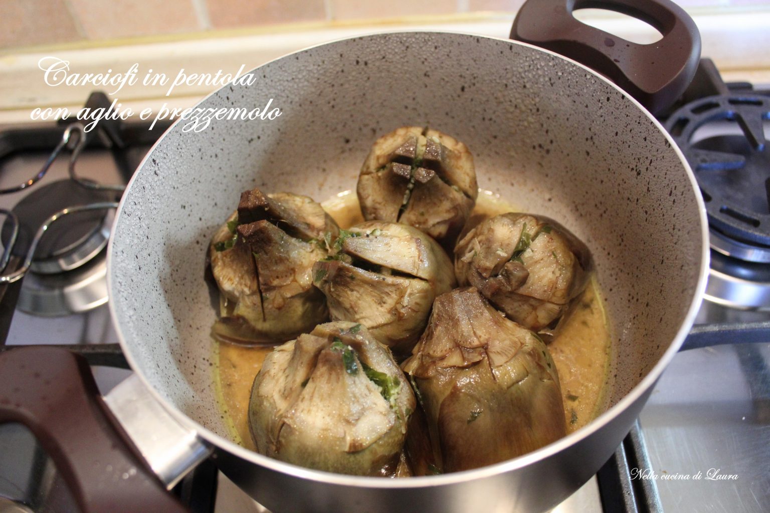 CARCIOFI IN PENTOLA CON AGLIO E PREZZEMOLO Nella cucina di Laura