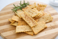 Cracker di ceci al rosmarino