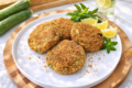 Hamburger di zucchine e ricotta con menta e limone-ricetta leggera e croccante