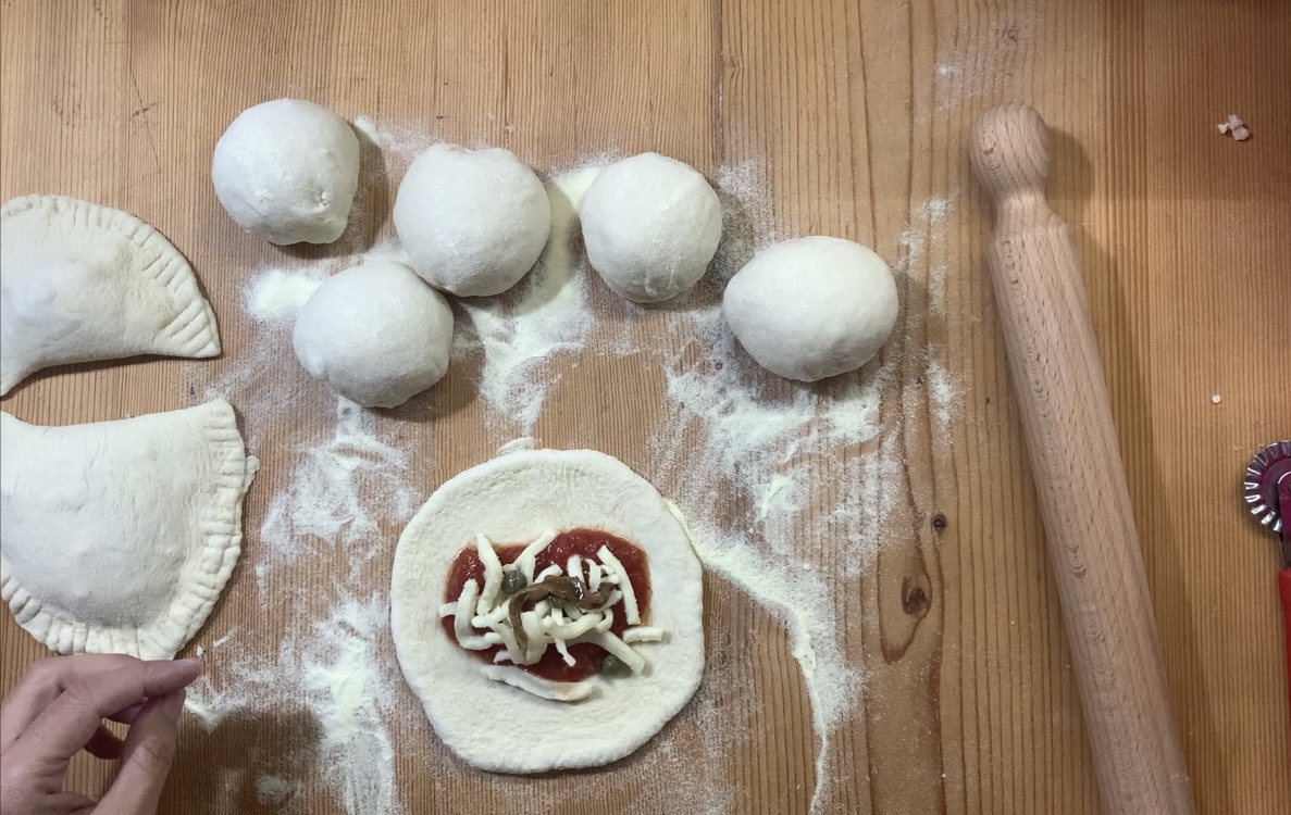Panzerotti cotti nella friggitrice ad aria Cucinando e pasticciando