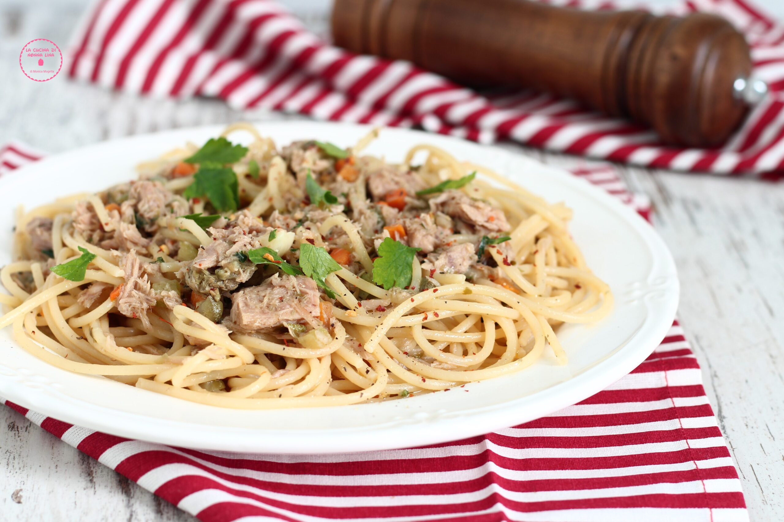 Spaghetti al tonno della nonna - La cucina di nonna Lina di Monica Mogetta