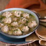 Polpettine e pastina in brodo