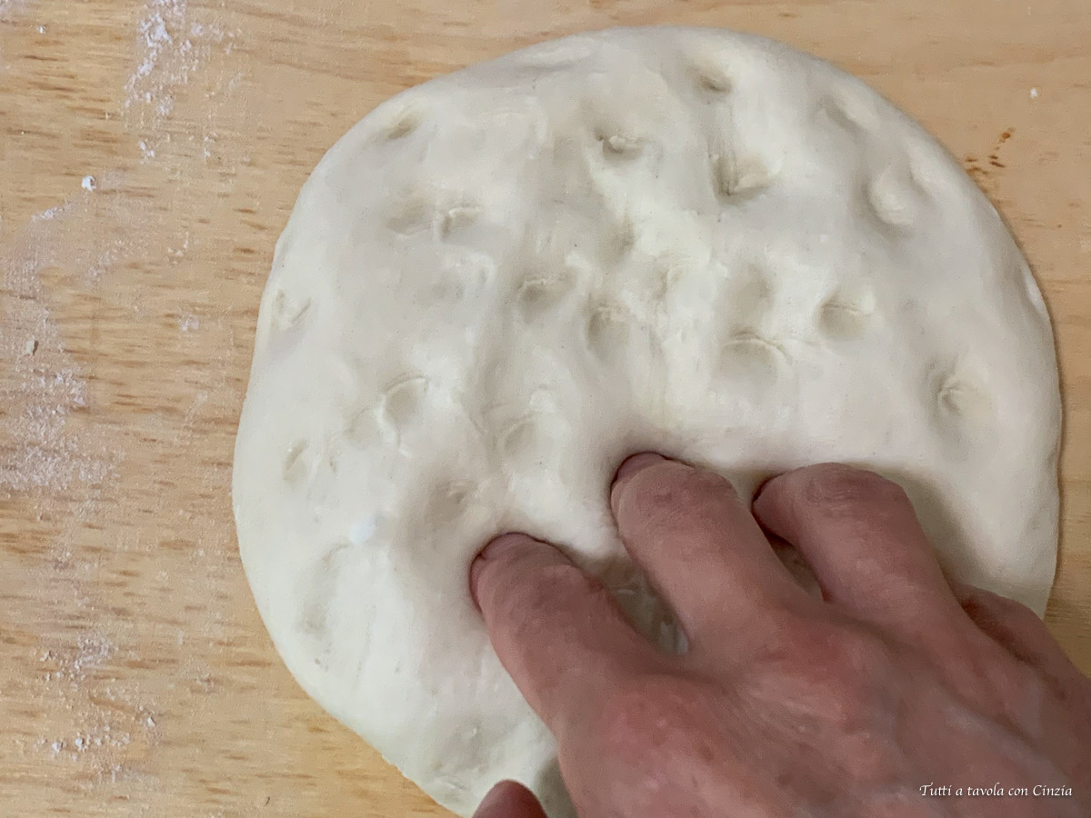 Focaccia primavera - Focaccia decorata con verdure