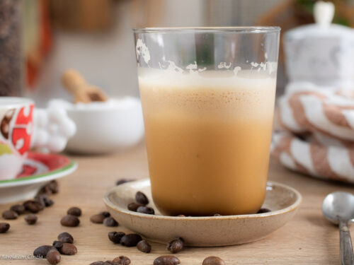 Caffè con ghiaccio shakerato