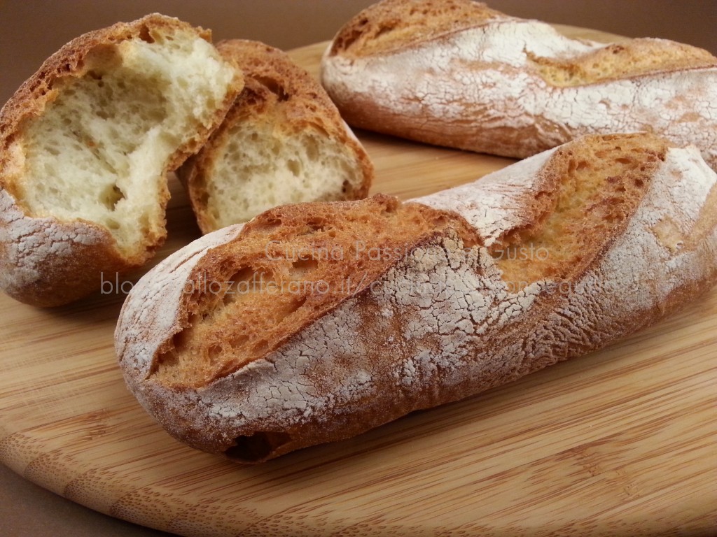 Filoncini di pane fatto in casa senza impastatrice