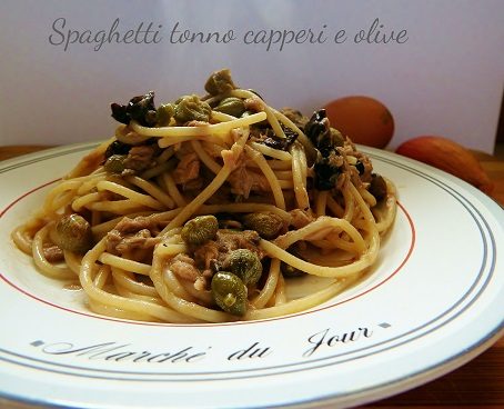 Spaghetti tonno capperi e olive