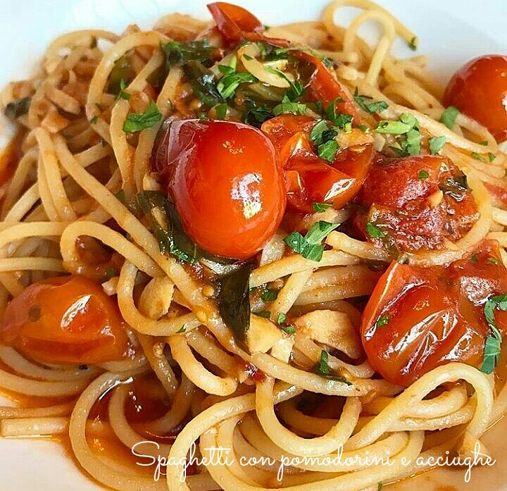 spaghetti con alici e pomodorini